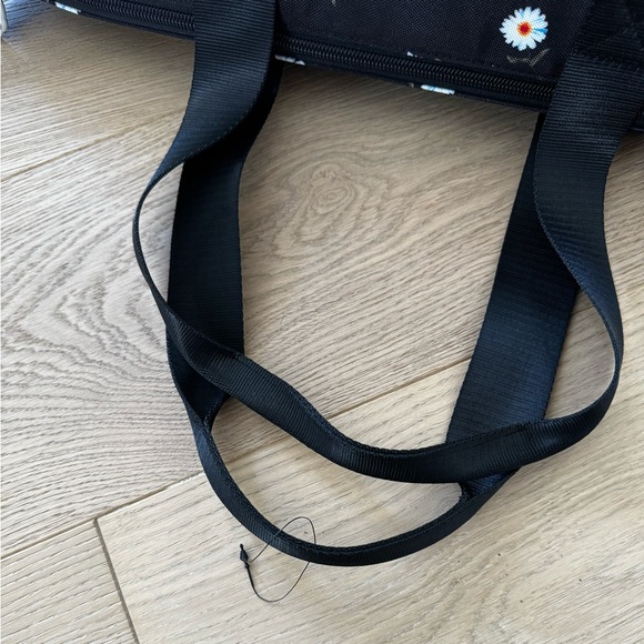 NWOT Alice & Olivia Duffle Bag with Bucket Hat - Picture 8 of 9